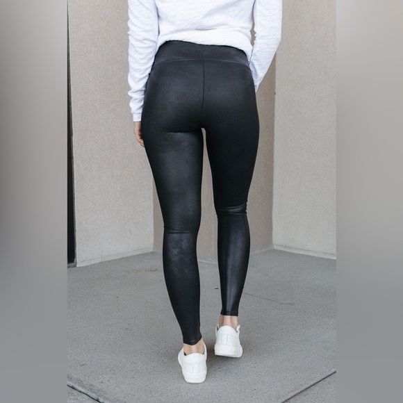 SPANX Faux Leather Black Leggings Size Large - Picture 3 of 10
